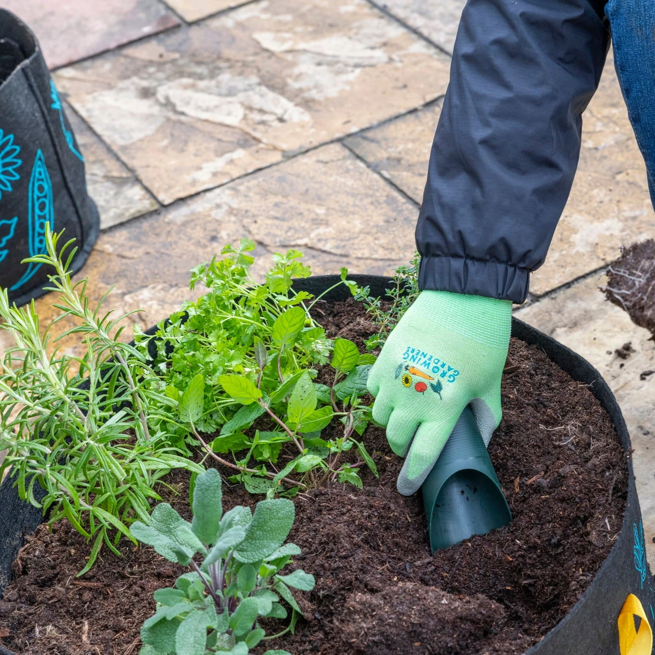 Growing Gardeners Soil Scoop (Set Of 3) 1 Growing Gardeners Soil Scoop (Set Of 3)